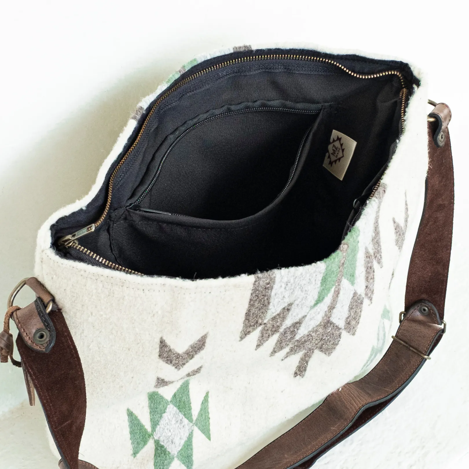 Nieve Shoulder Bag